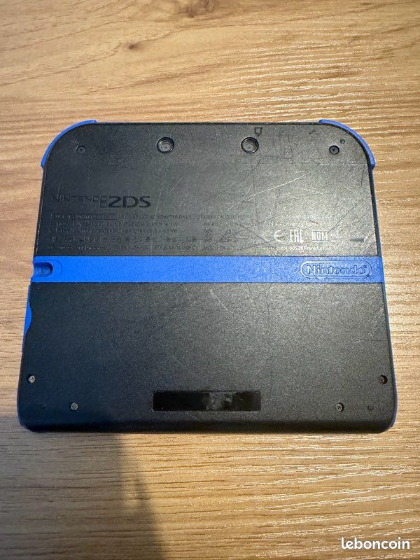 Nintendo 2DS avec chargeur et jeux (image 2)
