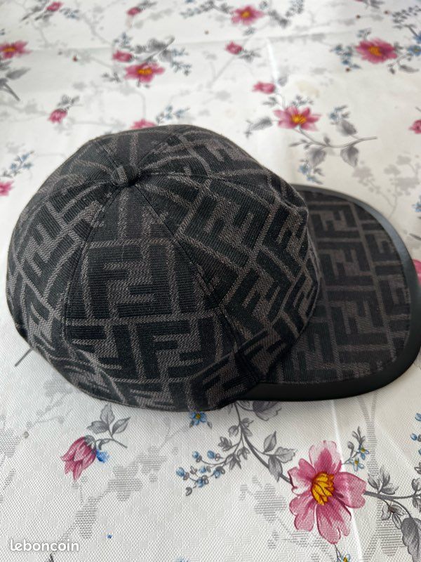 Caquette FENDI Roma authentique Vêtements