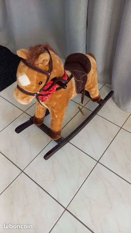 Cheval à bascule (image 1)
