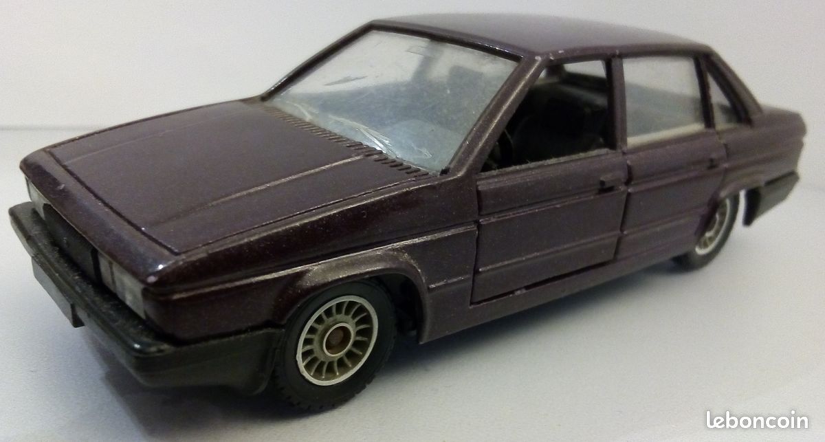 Voiture en métal (image 1)