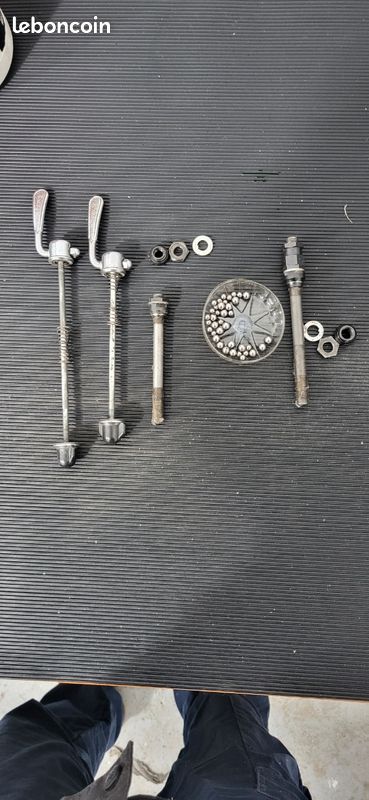 Ancien Dérailleur Huret – Vintage – Pour Pièces Ou Restauration – À Nettoyer