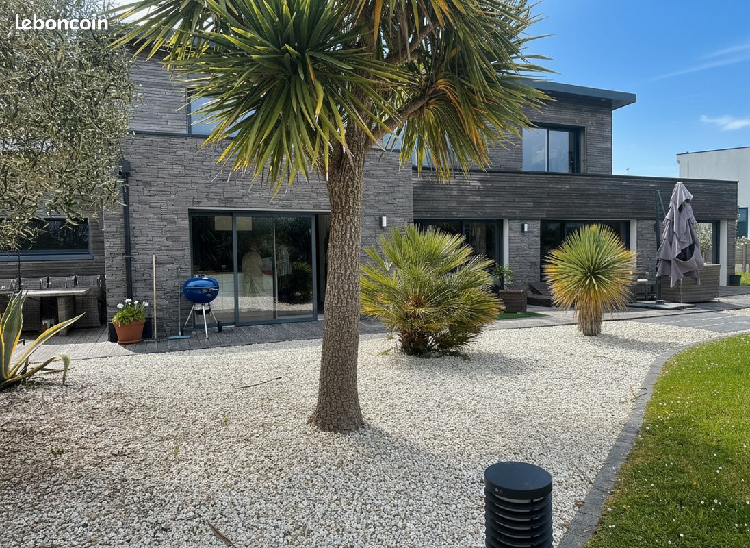 Maison 8 pièces 243 m² · à Locmaria-Plouzané · 243 m² · 793 100 €