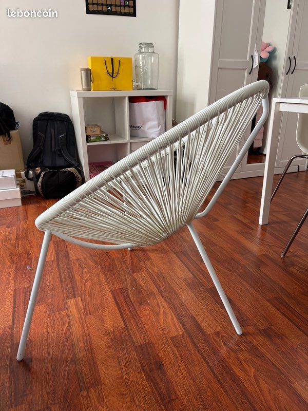 Fauteuil rond en résine blanc (image 2)