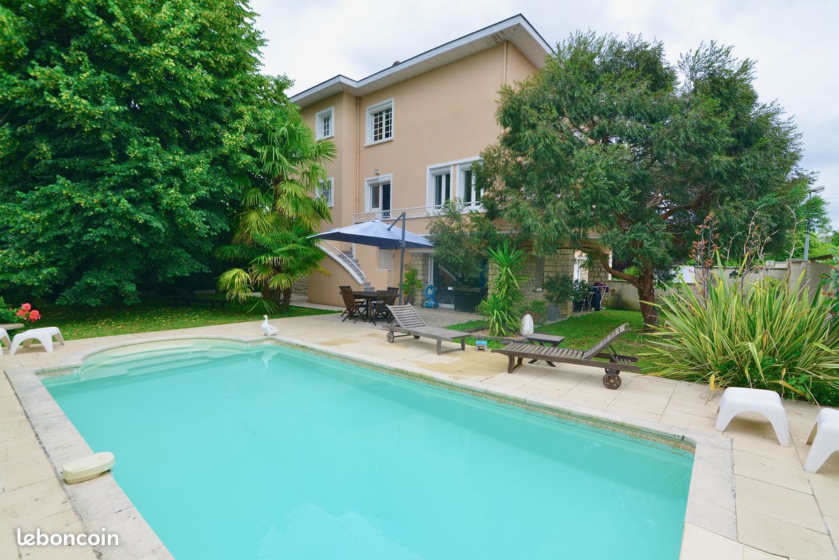 Villa 7 pièces 215 m² - Agen 47000 (image principale 0)