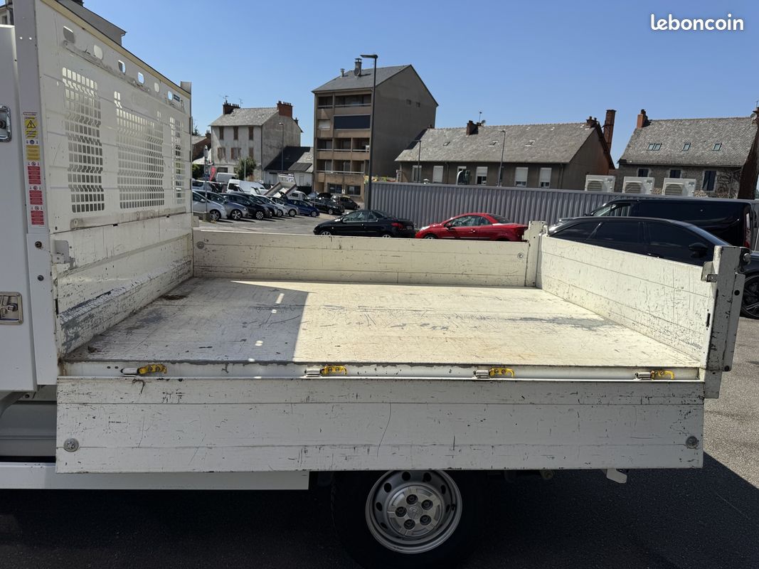 Peugeot BOXER FG 2.0 BLUEHDI 130CV 15 825 HT PLB AUTO (image 17)
