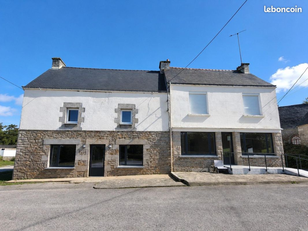 Maison 6 pièces 200 m² · à Cruguel · 200 m² · 89 000 €