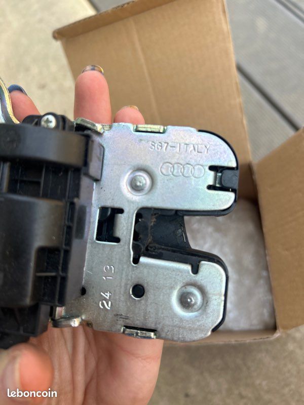 Pièce pour coffre Audi a6 (image 3)
