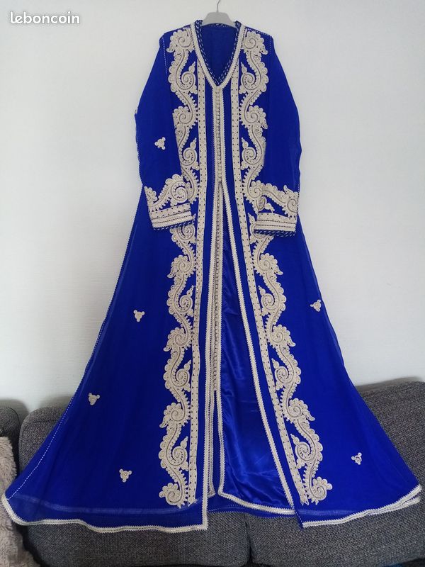 Robe (image 1)