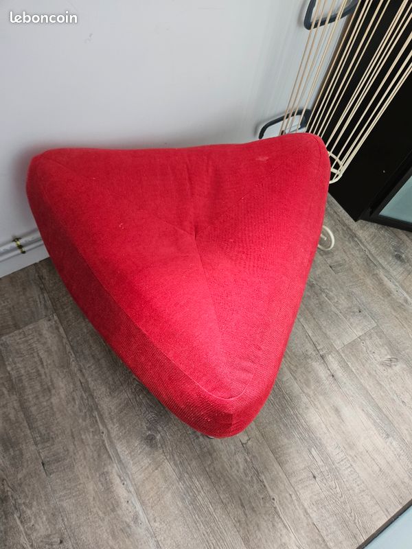 Pouf sur pieds / tabouret rouge (image 1)