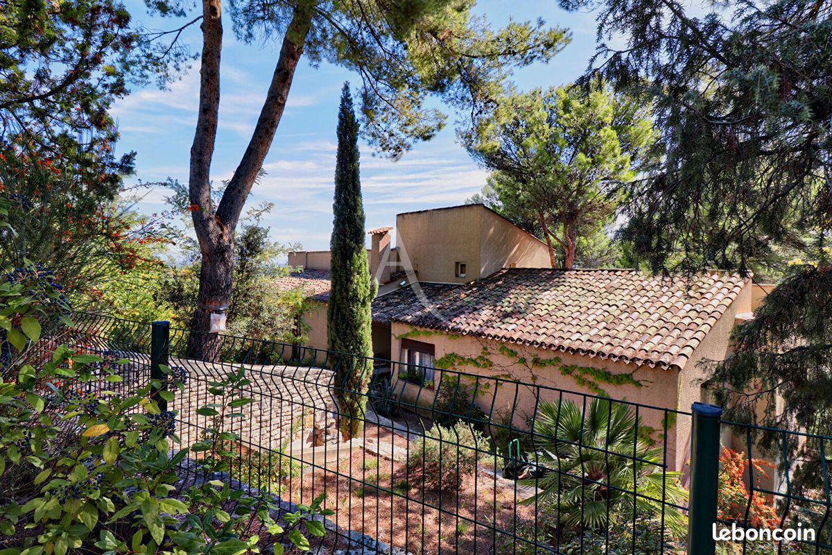 Maison 27 pièces 394 m² · à Pierrevert · 394 m² · 550 000 €