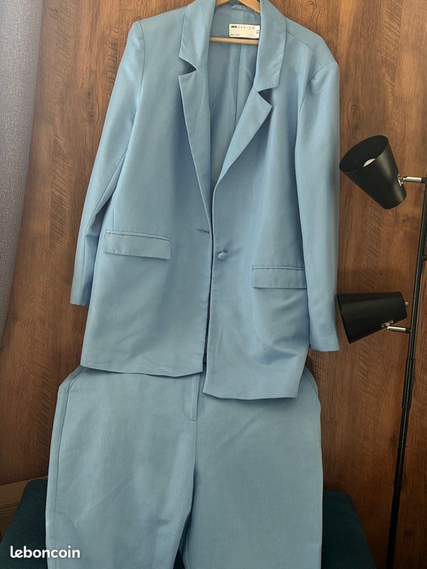 Tailleur costume blazer et pantalon bleu pastel Vêtements