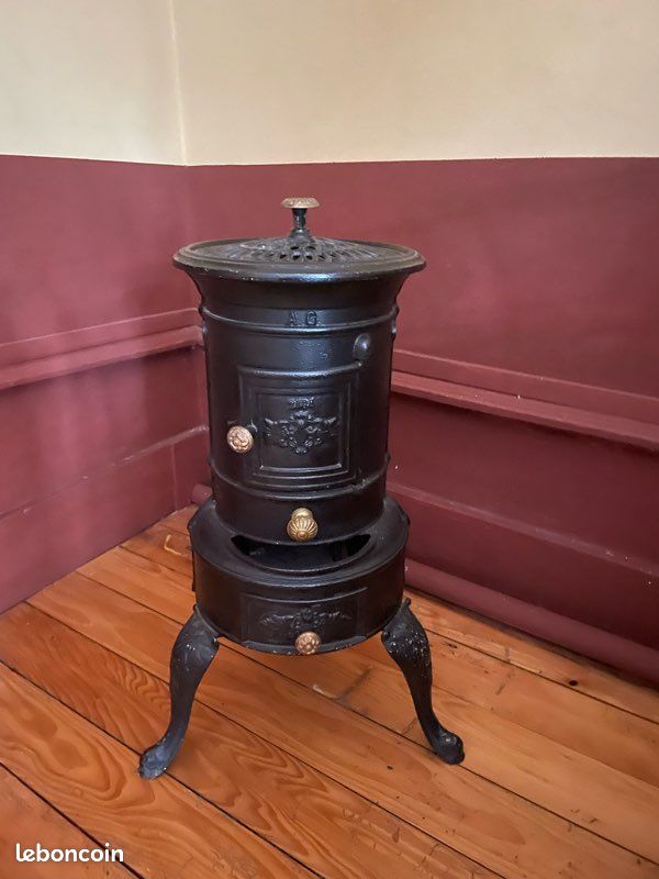 Poêle à Bois Ancien En Fonte - Polycombustible - Noir - Marque Générique - Très Bon état
