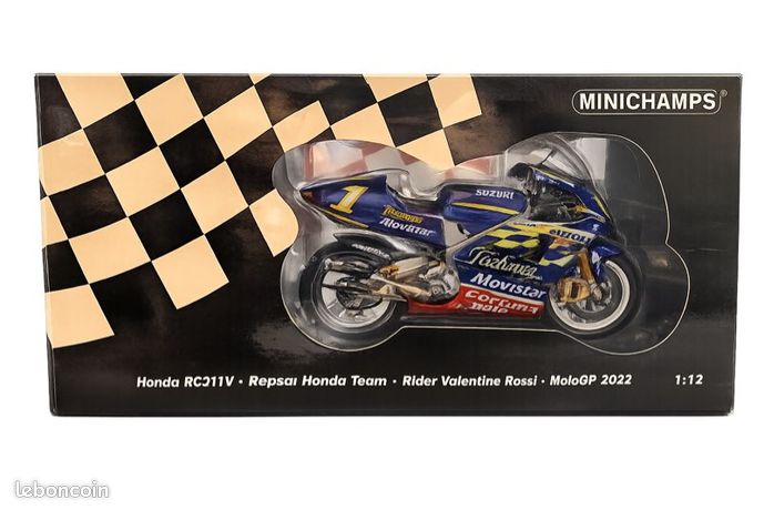 Honda RC211V 46 1st win Moto GP 2002 Valentino Rossi avec figurine Minichamps 122021046 Honda RC211V 46 1st win Moto GP 2002 Valentino Rossi avec figurine Minichamps 122021046