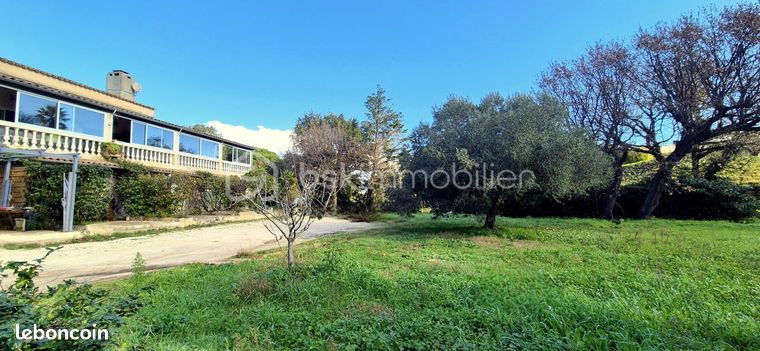 Propriété 8 pièces 356 m²