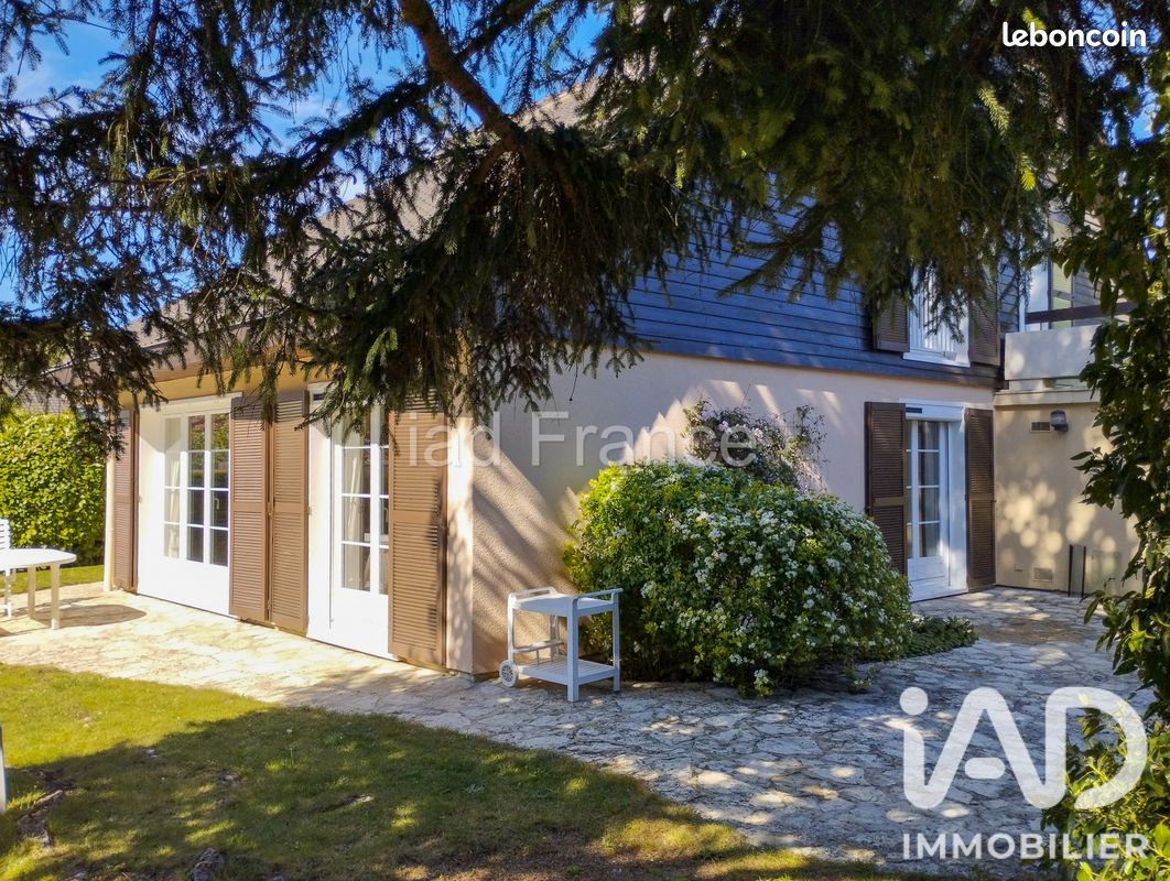 Maison 9 pièces 214 m² · à Chavenay · 214 m² · 740 000 €