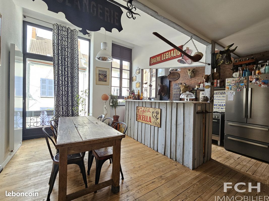 Appartement 5 pièces 132 m² · à Cusset · 132 m² · 240 000 €