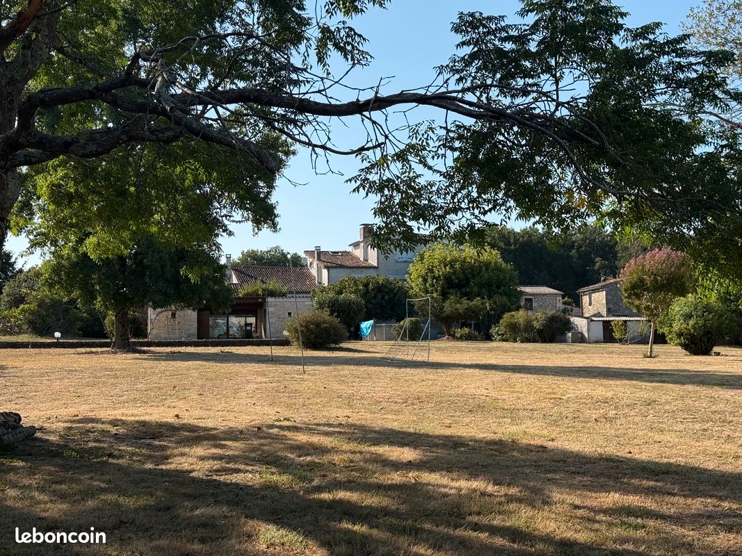 Maison 9 pièces 248 m² · à Meursac · 248 m² · 477 000 €