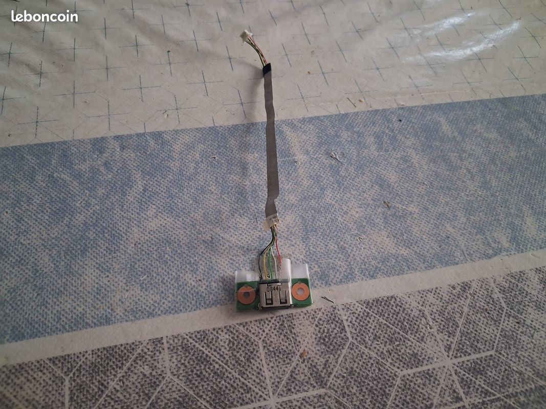 Port USB pc portable Toshiba Satellite L350-16U année 2008 (image 1)