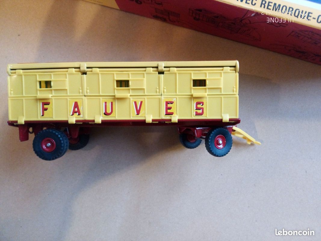 SUPER DINKY FRANCE 881Camion Pinder Avec Remorque-Cage Et Fauves