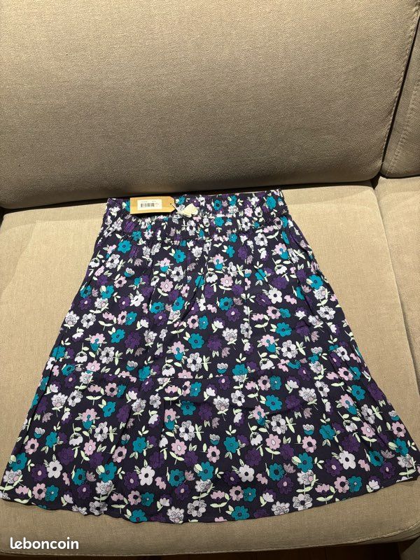 Jupe fleurie à volants taille s tons rose, violet,noir - Vêtements