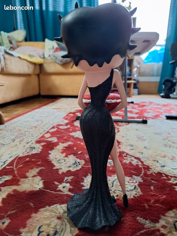 Statue betty boop en résine diablesse en robe noire 95 cm