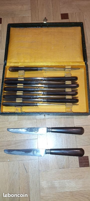 Boite de 12 couteaux années 50