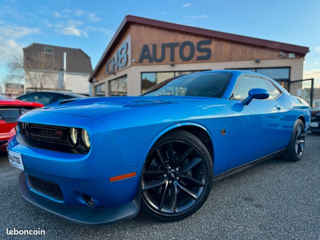 DODGE CHALLENGER V8 6.4 SCAT PACK 492ch BOITE AUTOMATIQUE BLEU SYSTEME AUDIO ALPINE *DISPONIBLE ET VISIBLE SUR NOTRE PARC* 54900 eur (image 2)