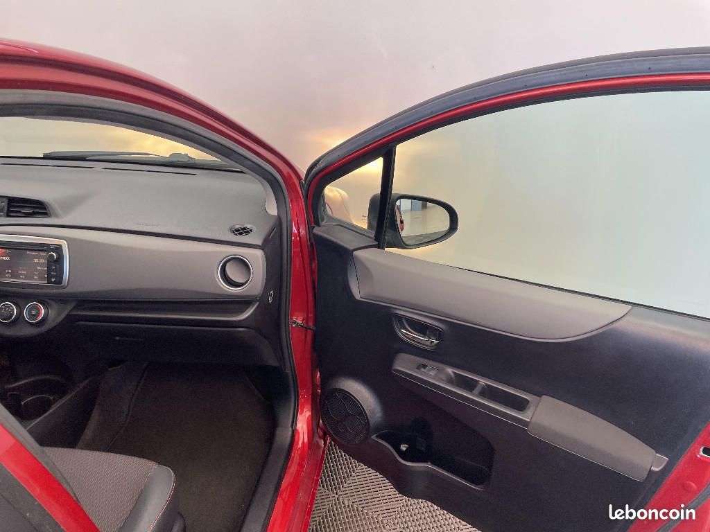 Toyota Yaris 100 VVT-i Style CVT (image 19)