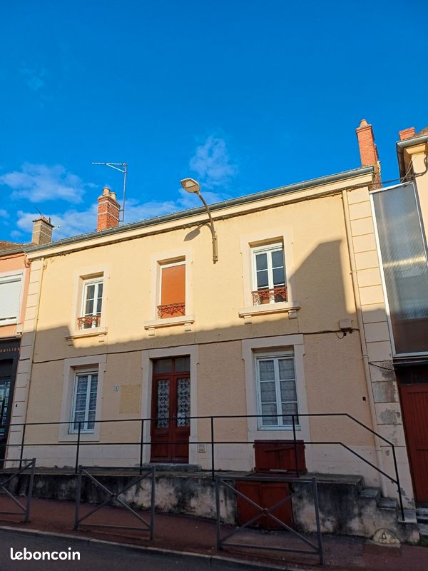 Maison 10 pièces 200 m² · à Saint-Martin-en-Bresse · 200 m² · 80 000 €