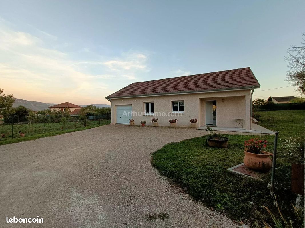 Maison 3 pièces 84 m² · à Bouvesse-Quirieu · 84 m² · 900 €/mois