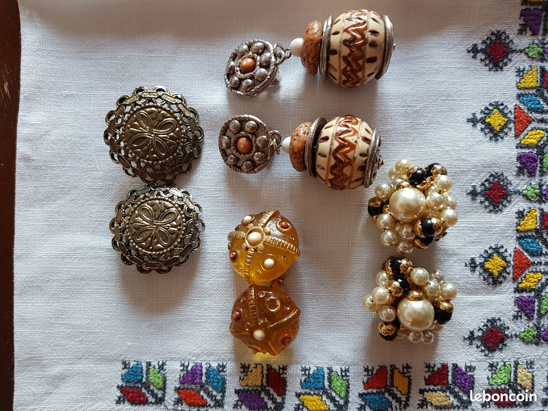 Boucles D'oreilles Clips Vintage Années 70 - Matière Résine Et Alliage - Occasion Rétro