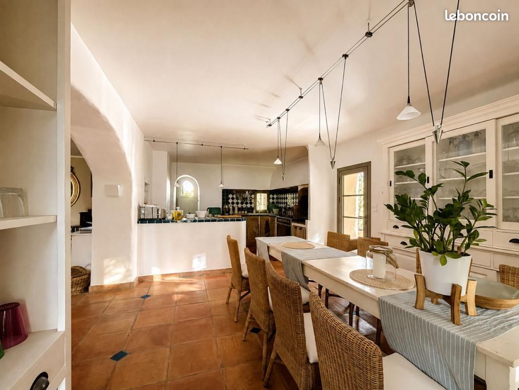 Mas 6 pièces 238 m² (image 10)