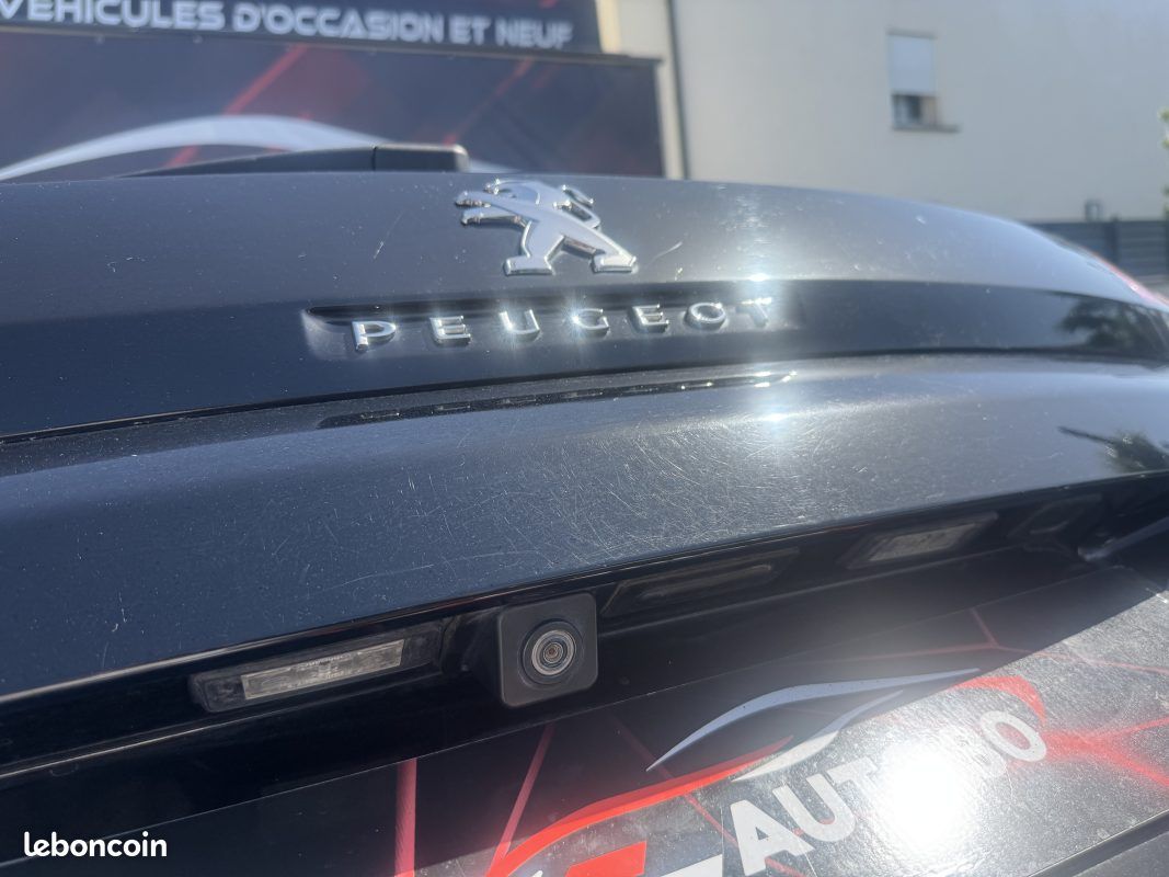PEUGEOT 3008 II 1.2 Turbo 130 ACCESS 2018 (image 24)
