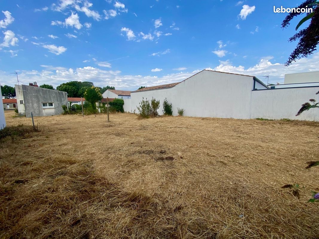 Terrain 701 m² · à Angoulins · 701 m² · 336 000 €