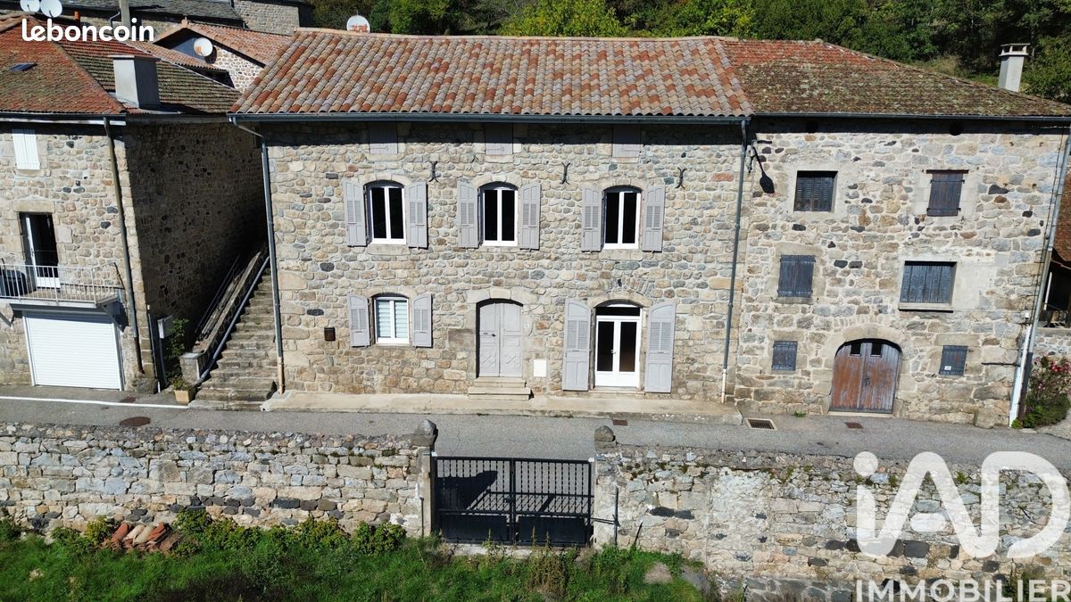 Maison 6 pièces 137 m² · à Lachapelle-sous-Chanéac · 137 m² · 165 000 €