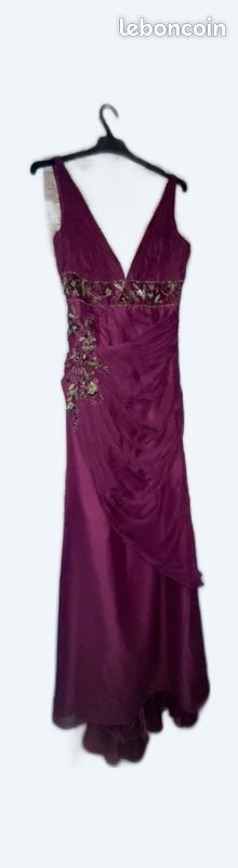 Robe longue violette/prune avec broderies dorées – élégante pour