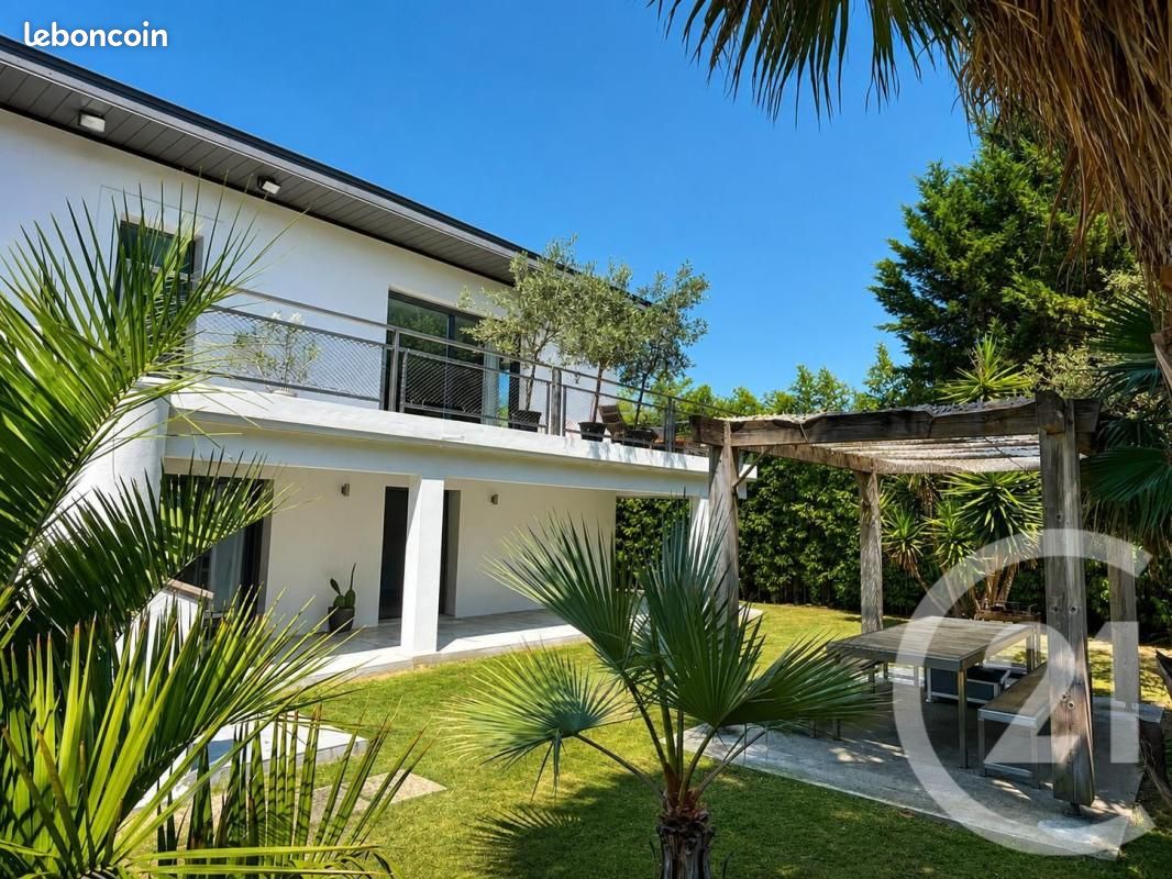 Maison 8 pièces 210 m² · à Anglet · 210 m² · 940 000 €