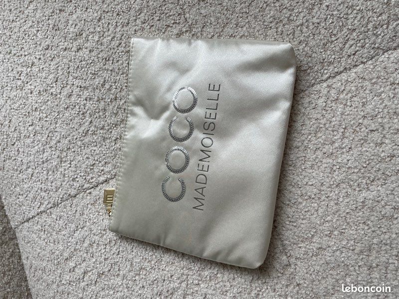 Trousse de toilette satin COCO Mademoiselle CHANEL (image 1)