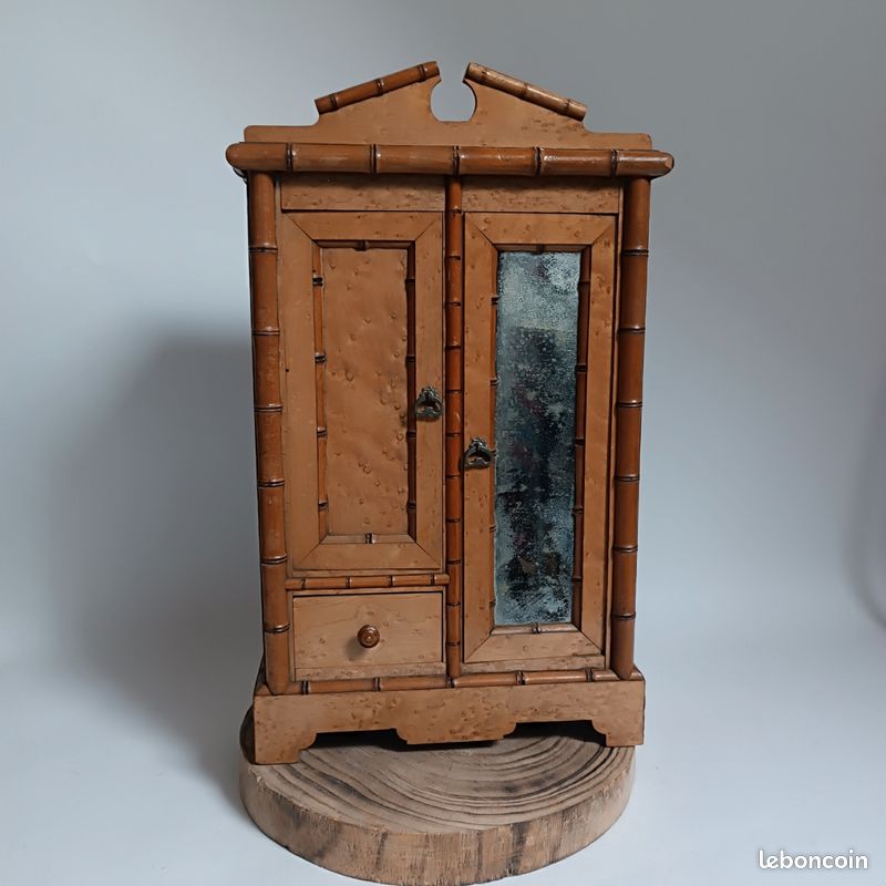 Armoire de Poupée - Antic-Déco et La Marotte d'Amélie Armoire de Poupée - Antic-Déco et La Marotte d'Amélie