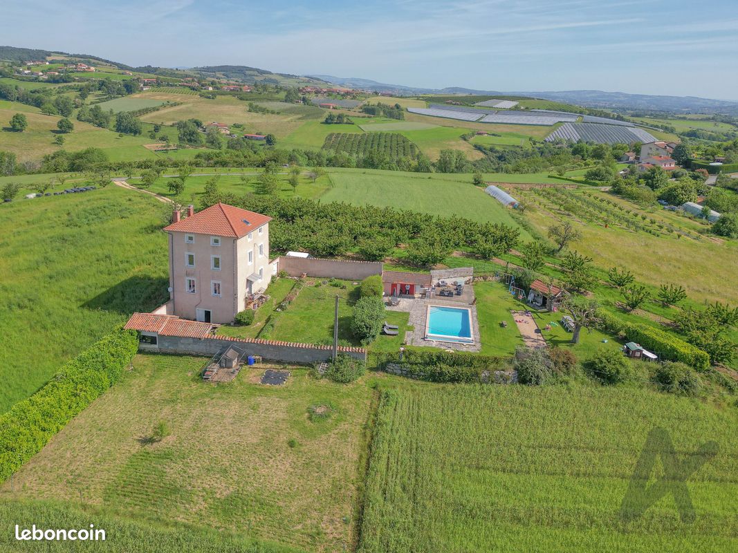 Maison 8 pièces 170 m² · à Sain-Bel · 170 m² · 600 000 €
