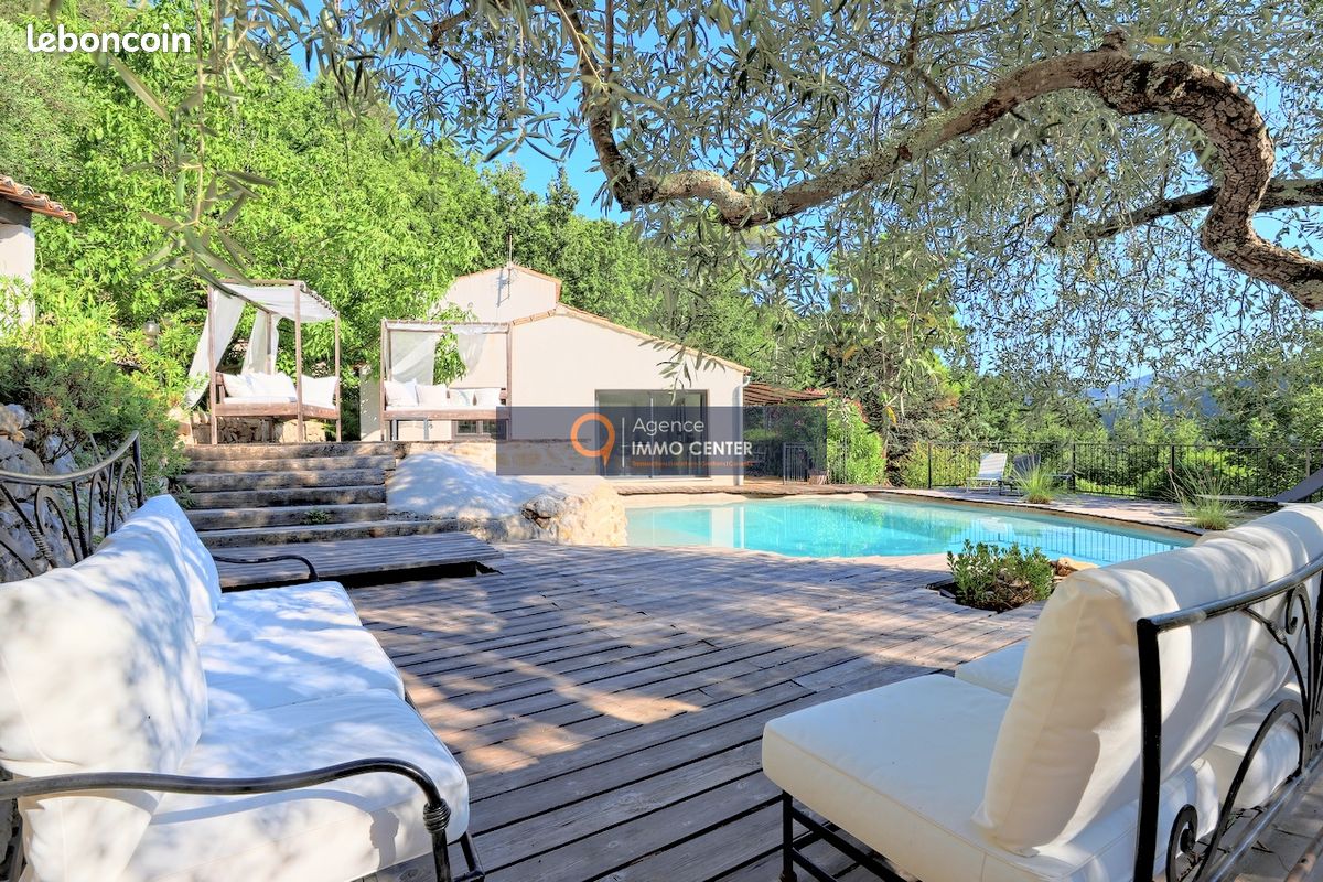 Maison 6 pièces 220 m² · à Solliès-Toucas · 220 m² · 775 000 €