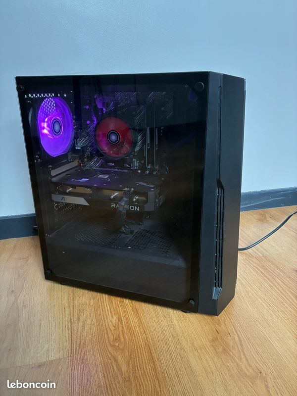 Ordinateur fixe avec clavier et souris - Ordinateurs