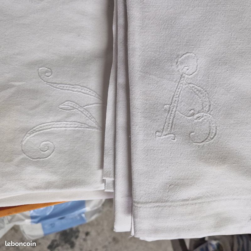 Draps ancien 100% pur coton 215 X300 brodé main (image 1)