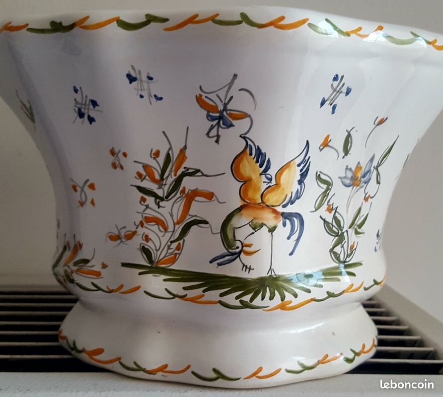 Pique fleurs et assiette de la faïencerie d'art d'Hadancourt