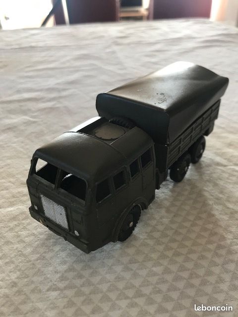 DINKY TOYS, Scout car militaire rare version avec 1 SIEGE NON PERCE + 1