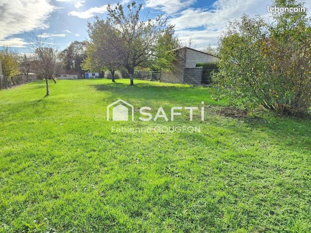 Terrain 1317 m² CHAMPNIERS