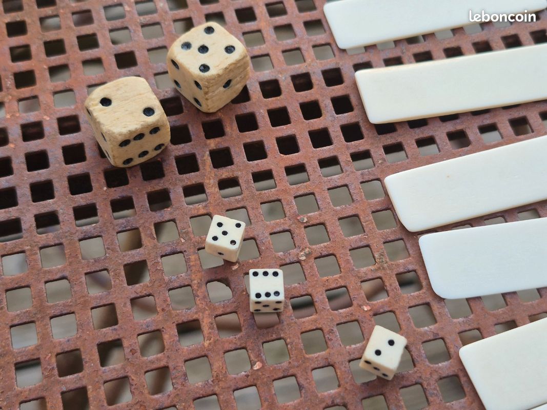 85 Jetons Anciens + Dé En Os – Lot Vintage Pour Jeu De Société Ou Bistrot