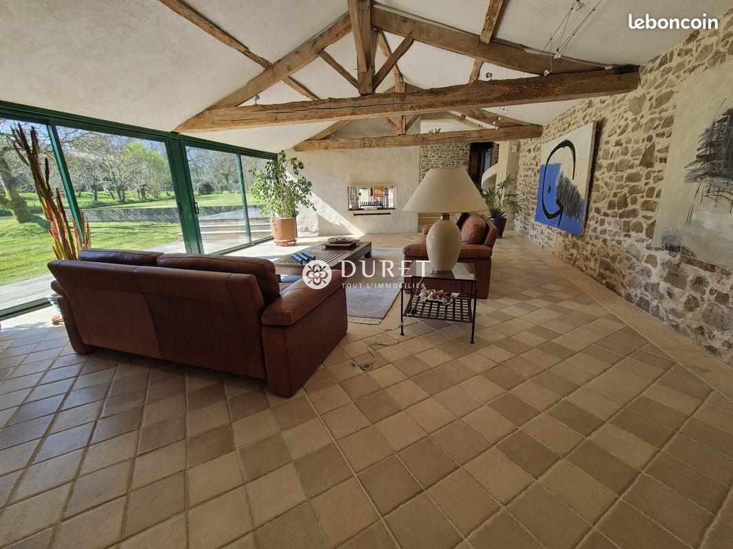 Maison 11 pièces 338 m² · à Venansault · 338 m² · 432 900 €
