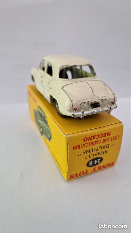 DINKY TOYS RENAULT DAUPHINE + BOITE D'ORIGINE 24E MADE IN