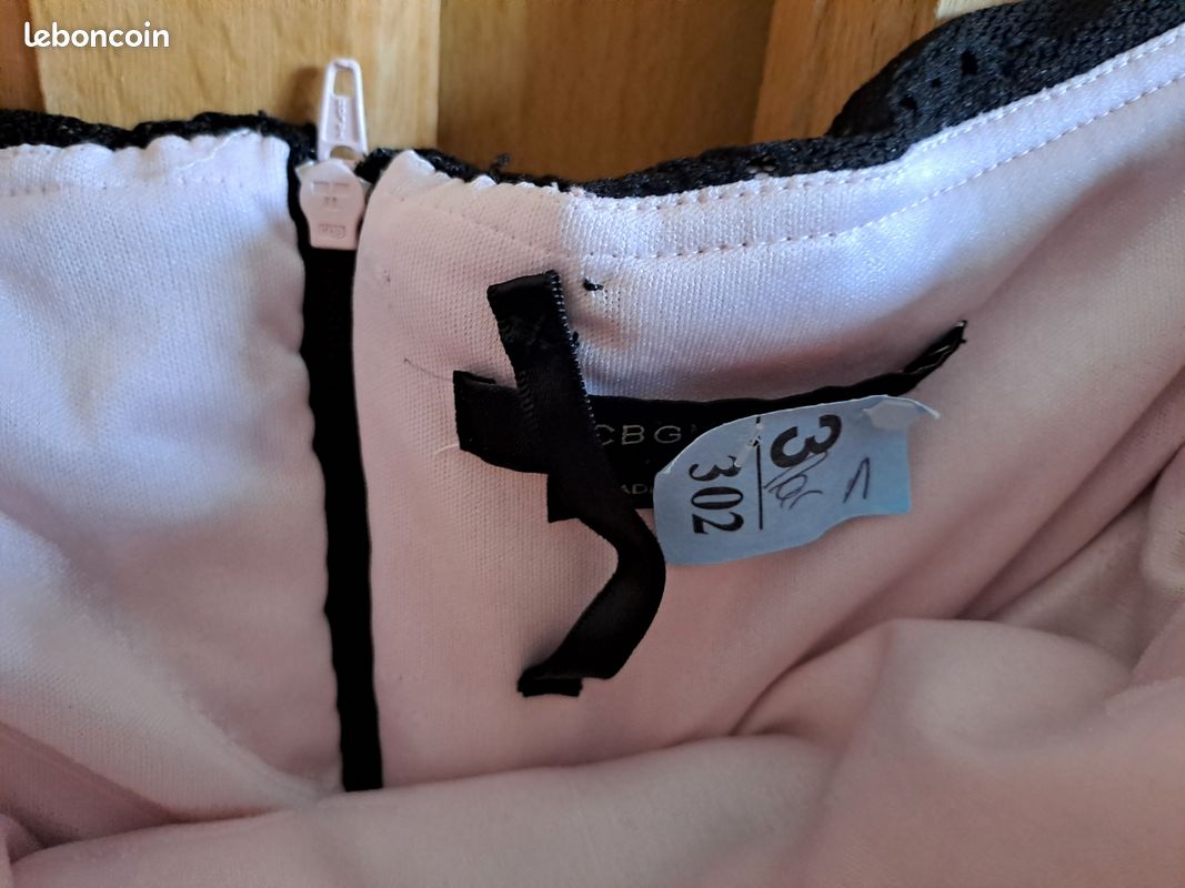 Robe bustier dentelle noire BCBGMAXAZRIA (image 2)